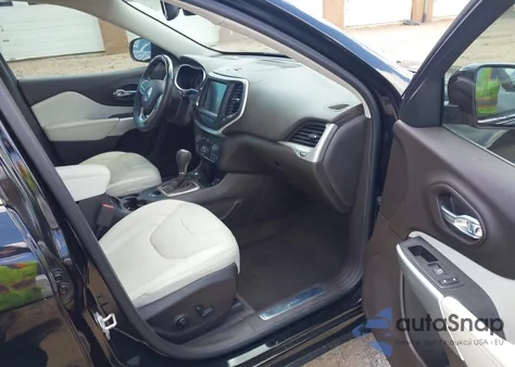 2017 Jeep Cherokee Overland 4X4 from USA, damaged, VIN 1C4PJMJS7HW589284